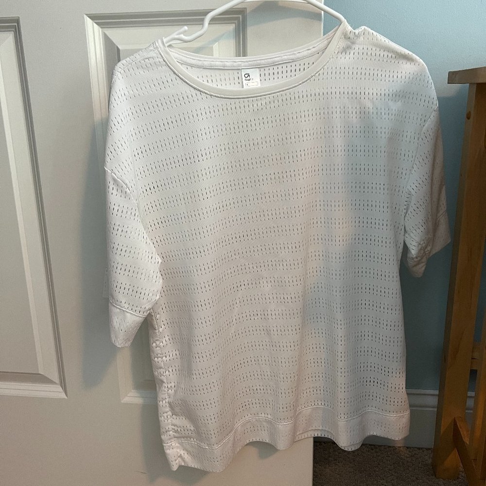 Gap Fit White Athletic T-Shirt SIZE SMALL